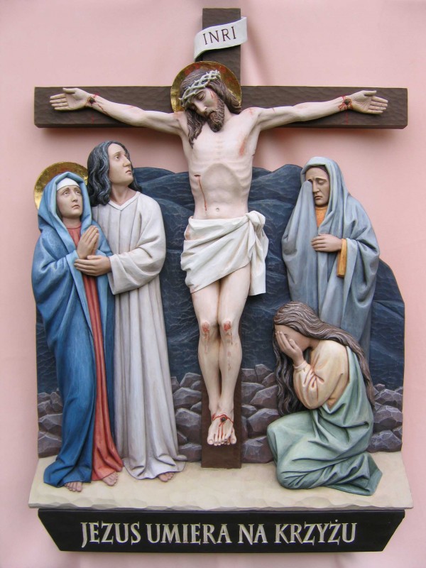 Stacja drogi krzyżowej - Jezus umiera na krzyżu - płaskorzeźba w drewnie