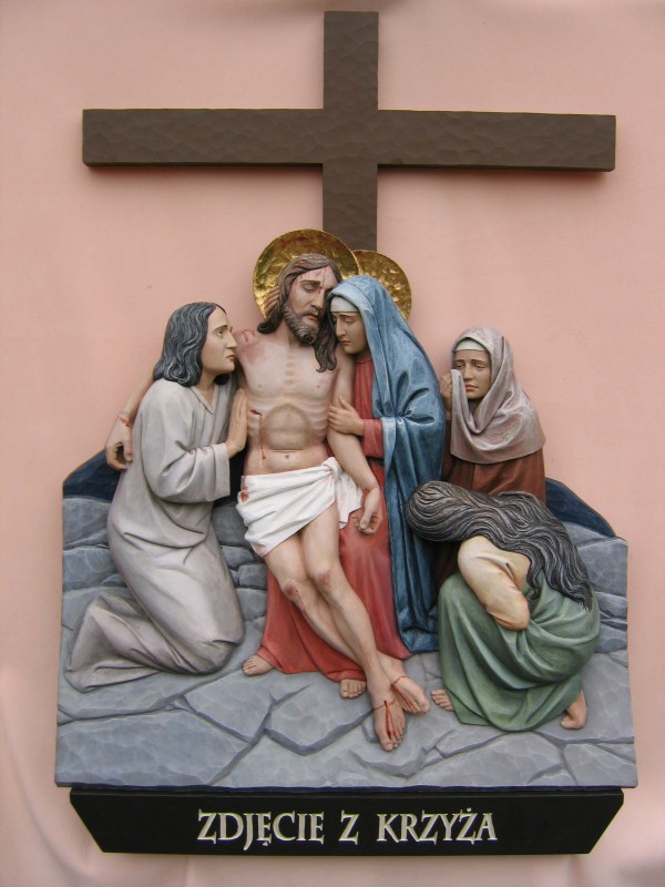 Stacja drogi krzyżowej - zdjęcie z krzyża - płaskorzeźba w drewnie