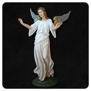 Anioł ze skrzydłami - drewniana rzeźba