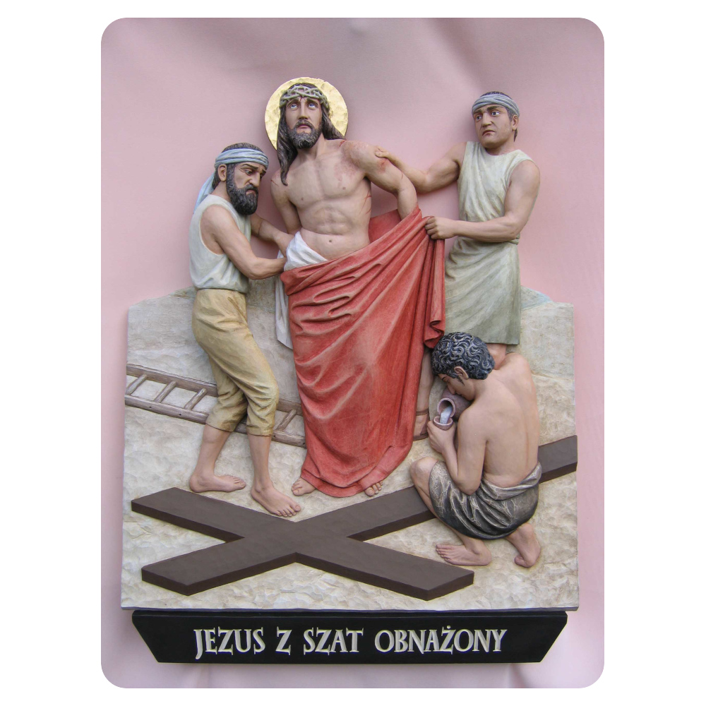 Stacja 10 Drogi Krzyżowej - Jezus z szat obnażony - rzeźba w drewnie