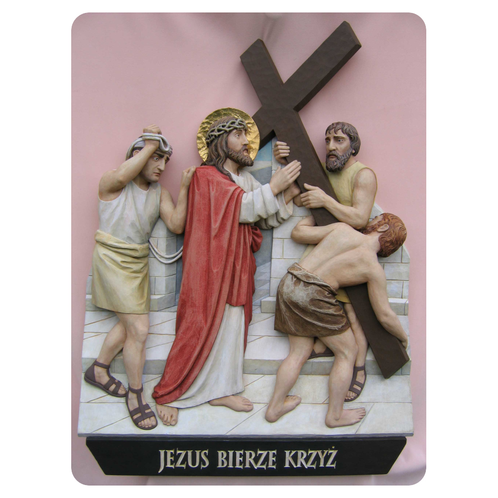 Stacja 2 Drogi Krzyżowej - Jezus niesie krzyż - rzeźba w drewnie