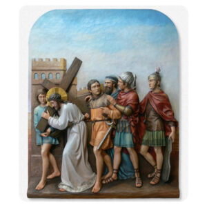 Stacja V Drogi Krzyżowej - Szymon Cyrenejczyk pomaga Jezusowi nieść krzyż - polichromowana rzeźba sakralna