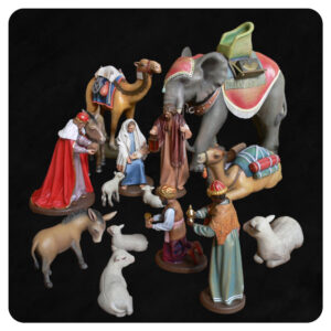 Figury do szopki bożonarodzeniowej – kompletny zestaw postaci betlejemskich, na czarnym tle